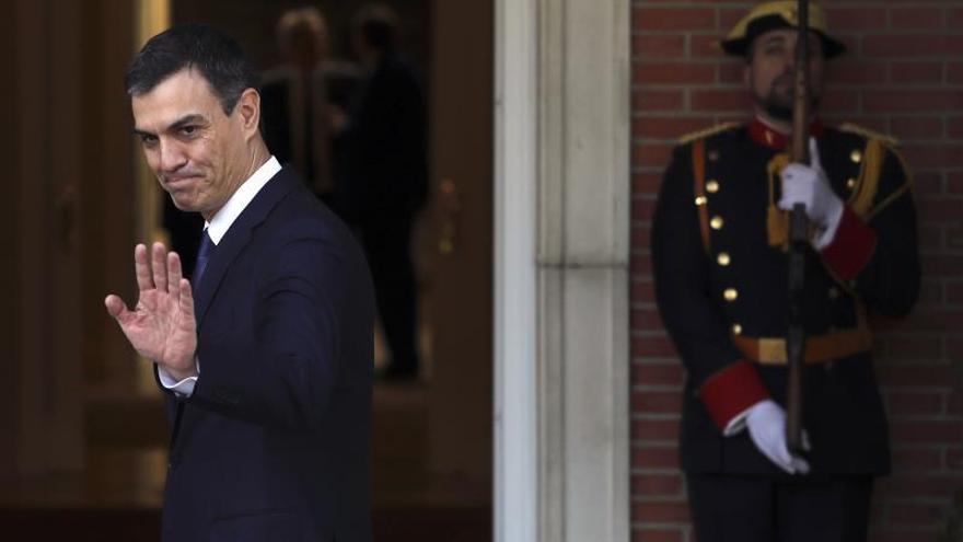 Sánchez se desplaza a la Zarzuela para comunicar al Rey el nuevo Gobierno