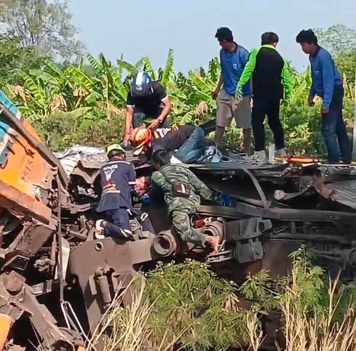 Al menos 22 muertos al caer una grúa sobre un tren en Tailandia