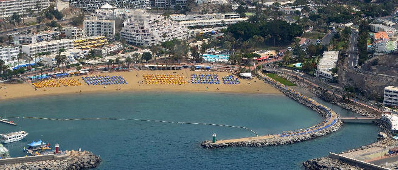 Vista aérea de la playa de Puerto Rico, en el sur de Gran Canaria.