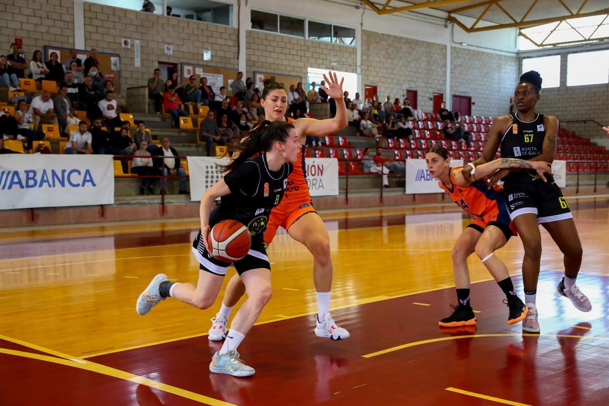Las imágenes de la emotiva despedida del baloncesto de Sara Gómez