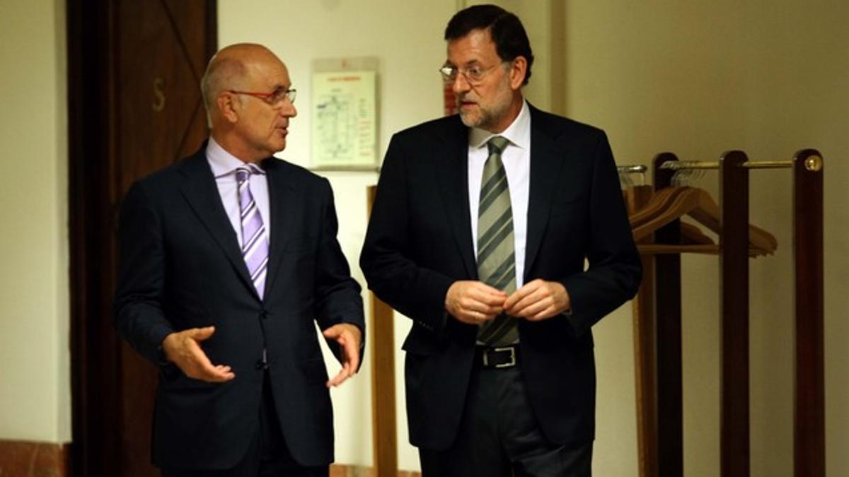 Mariano Rajoy y Josep Antoni Duran Lleida, en el Congreso este martes. DAVID CASTRO