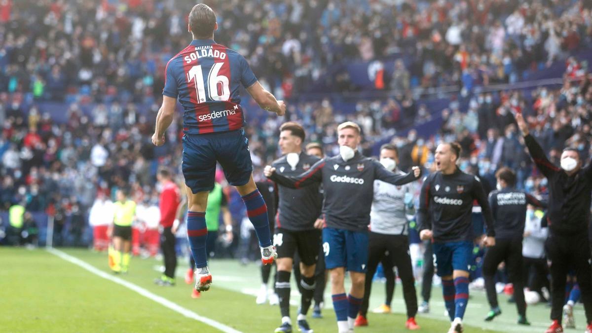 Soldado celebra su gol al Mallorca