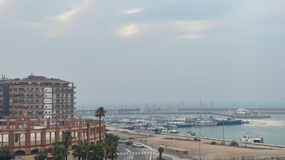 El humo del incendio de Tarragona llega a Castellón.