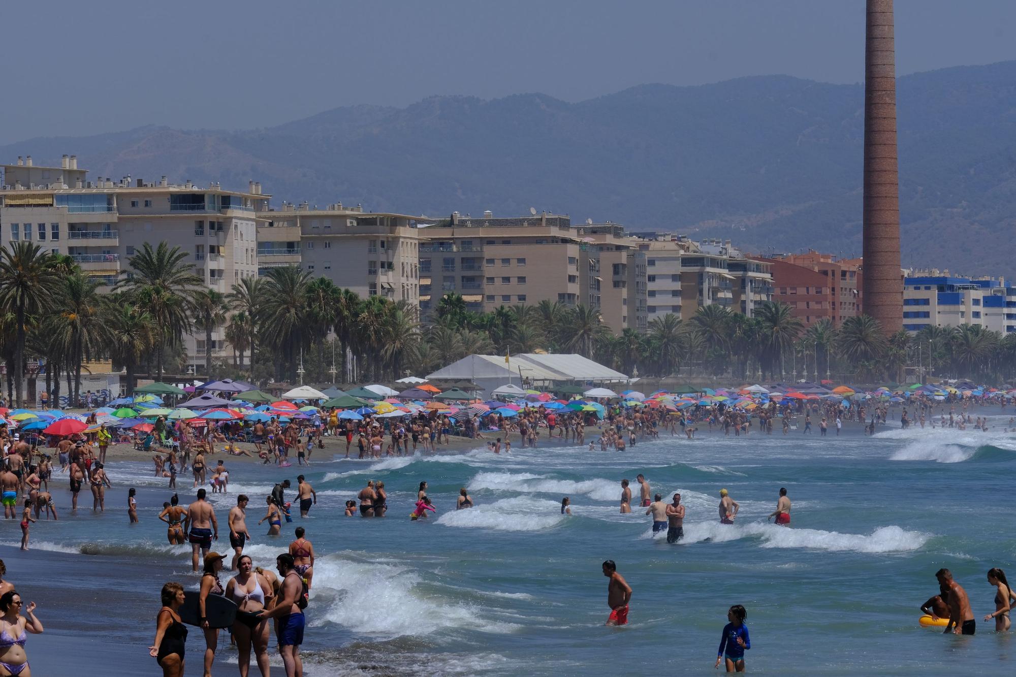 Las playas de Málaga llenas en el fin de semana de inicio de las vacaciones de agosto