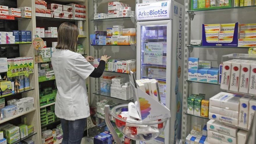 Farmacia de Pontevedra en la que se dispensa la vacuna. // Rafa Vázquez