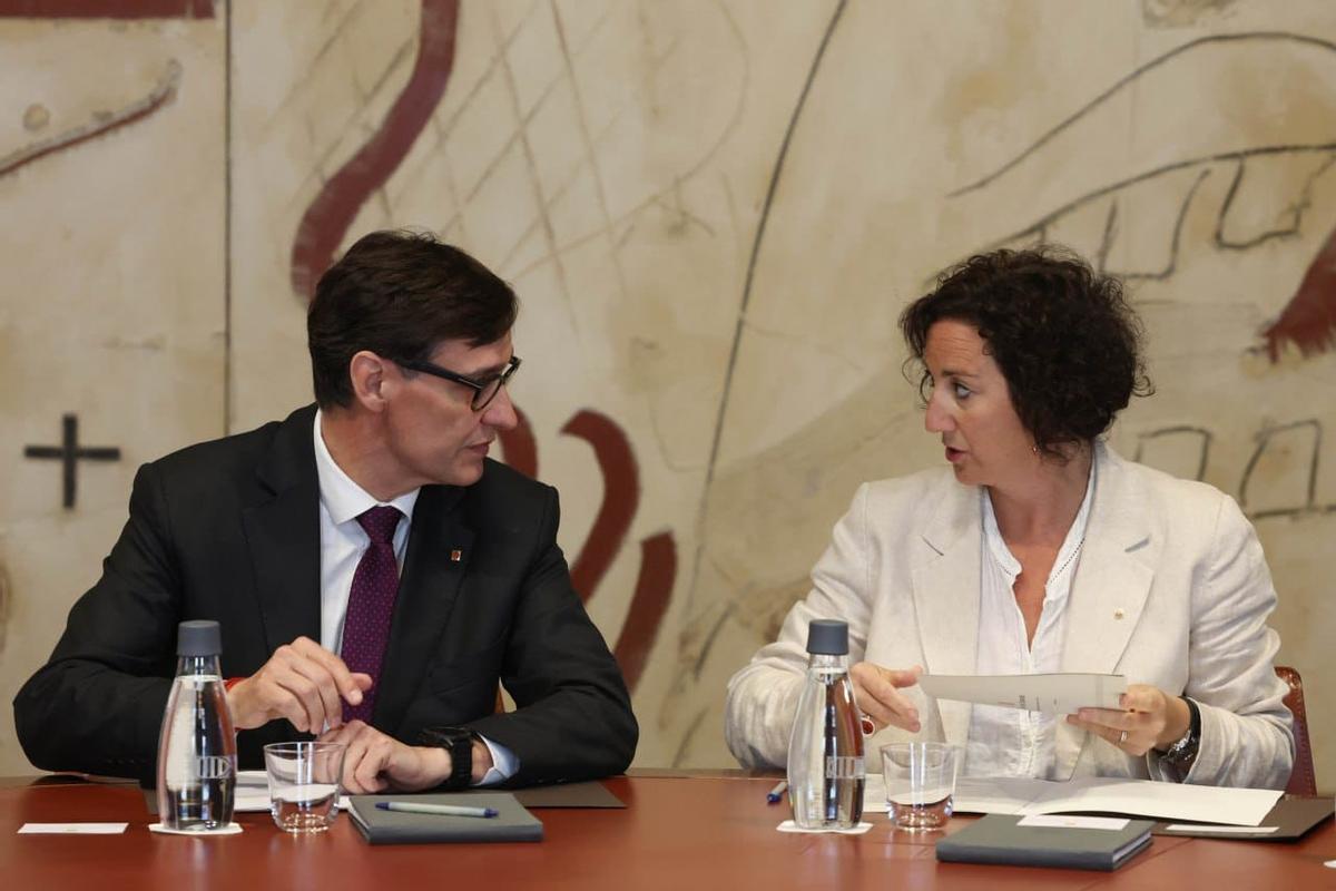 El president de la Generalitat, Salvador Illa, con la consellera de Economia, Alícia Romero, este jueves