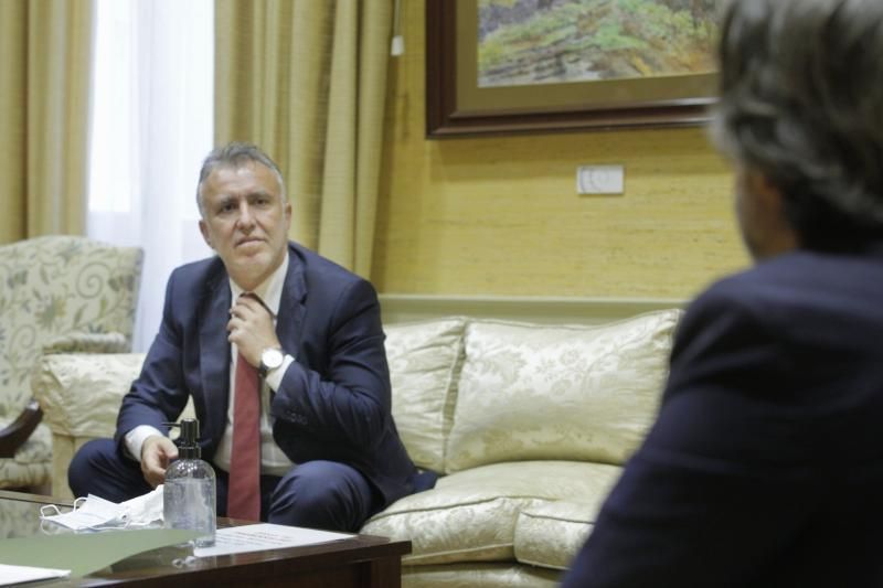 Gustavo Matos presidente del parlamento recibe a Ángel Víctor Torres presidente del gobierno de Canarias  | 14/05/2020 | Fotógrafo: Delia Padrón