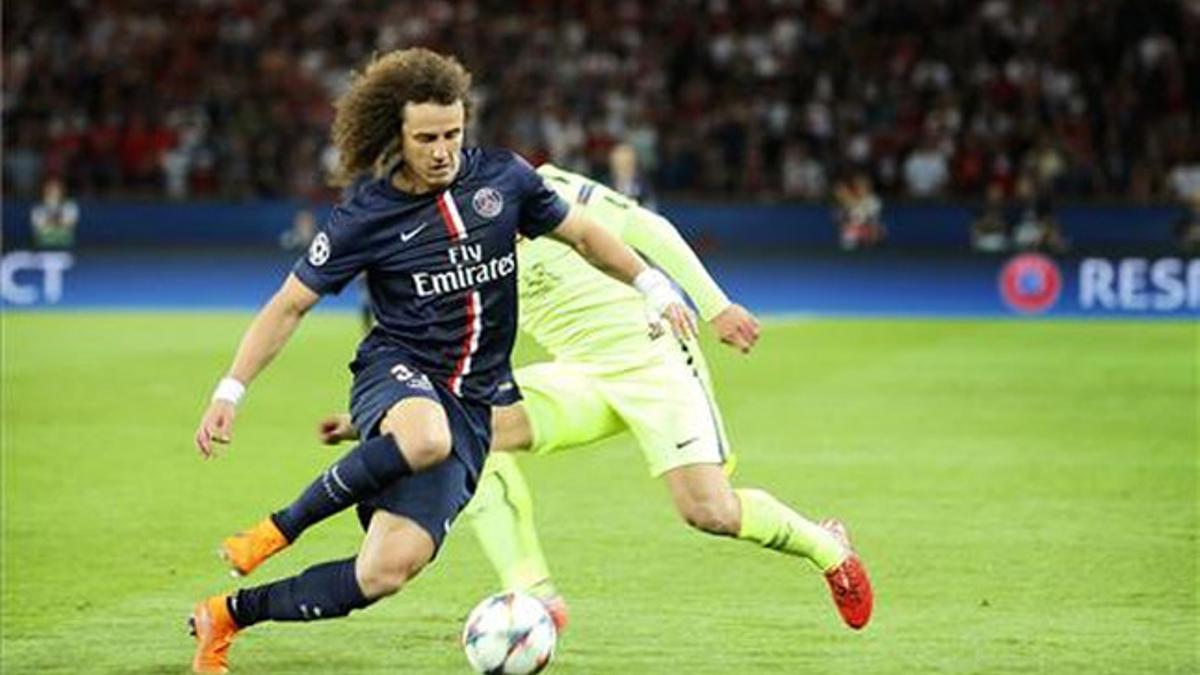 David Luiz, en una acción del partido