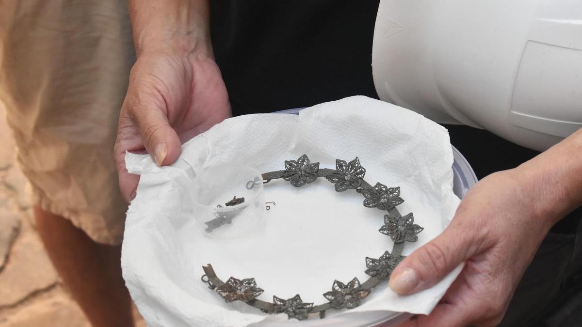 Galería | Así es la pequeña corona de la Virgen del Arco de la Estrella de Cáceres