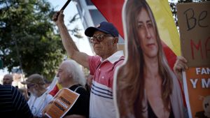 Concentración de Hazte Oír frente a los juzgados de Plaza de Castilla donde declaraba Begoña Gómez