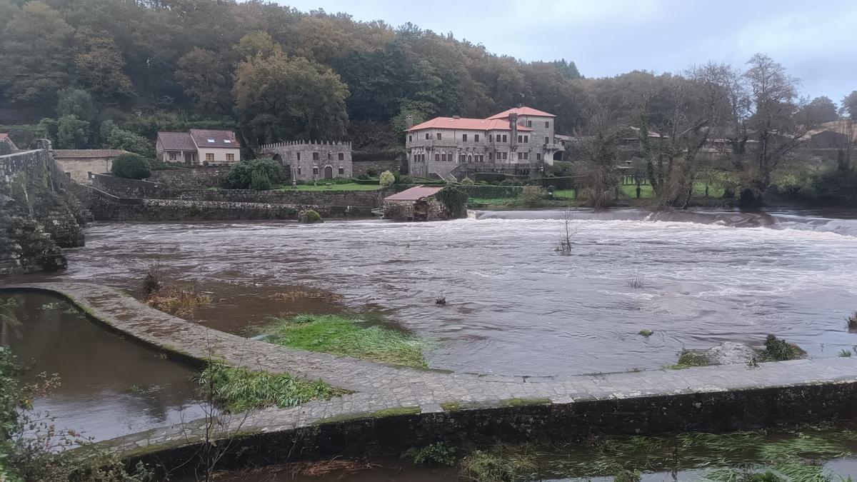 El Tambre baja medio metro en A Ponte Maceira tras la apertura del embalse Barrié
