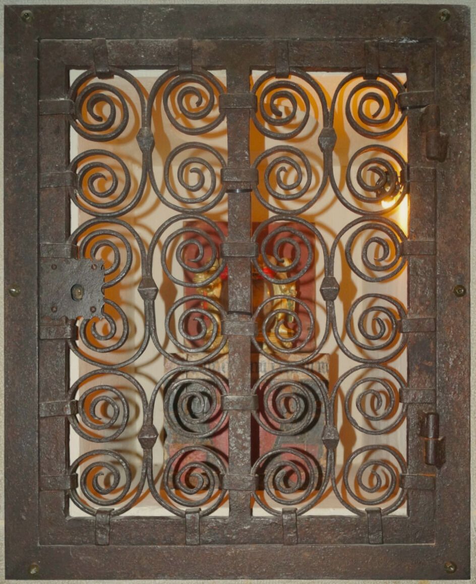 Alacena con el corazón de Carlos II de Navarra en la Iglesia de Santa María, en Ujué