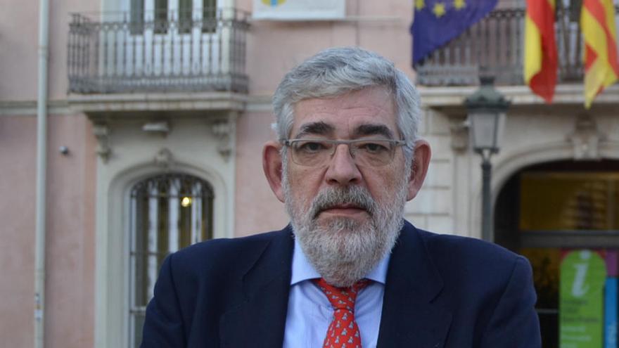 Vicente Navarro de Luján es doctor en Derecho.
