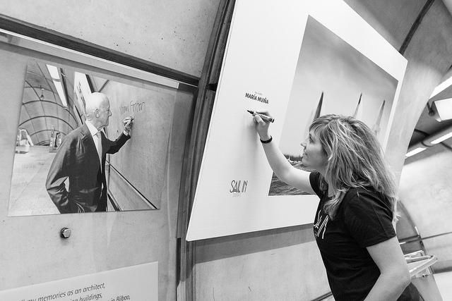 La viguesa María Muiña convierte el Metro de Bilbao en galería de arte