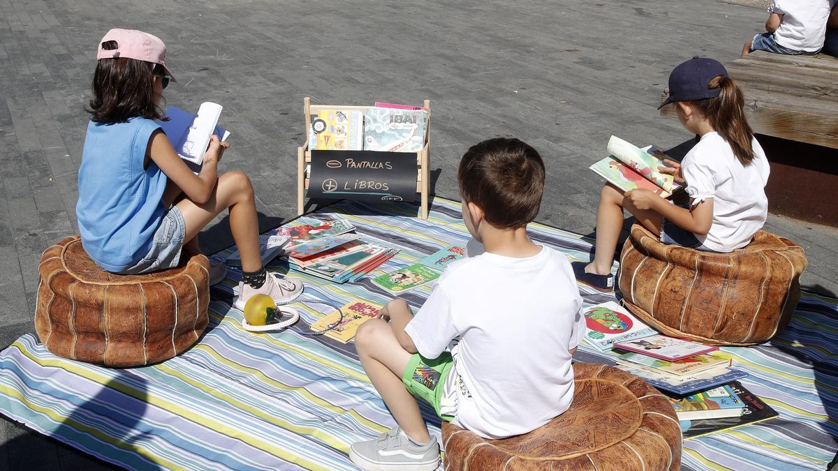Niños leyendo
