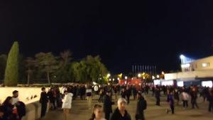 El ambiente fuera Montjuïc a una hora del Derbi