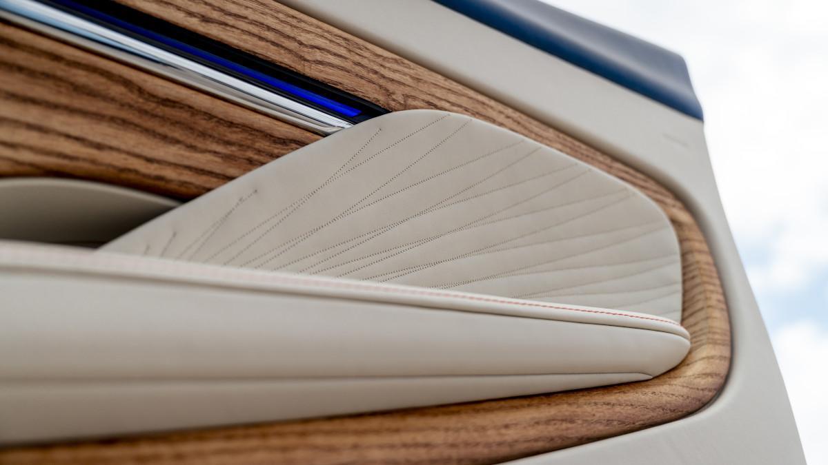 Aston Martin DB12 Volante Palm Beach Edition