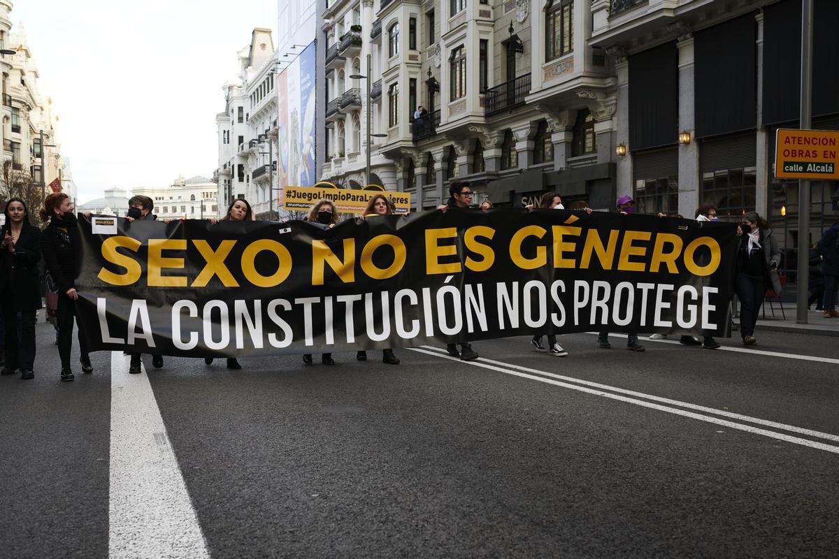 MADRID, 08/03/2022.- Manifestación del Movimiento Feminista de Madrid bajo el eslogan El feminismo es abolicionista. EFE/Luca Piergiovanni