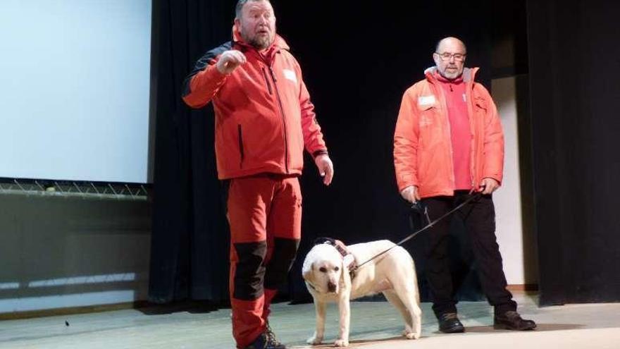 Wenceslao Fernández y Pedro Domínguez, con &quot;Brisa&quot;.