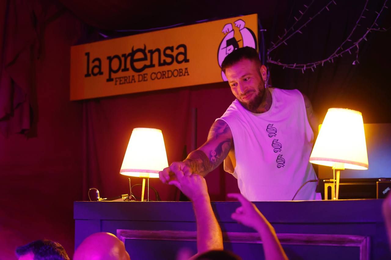 El tardeo se impone en las casetas de la Feria de Córdoba para disfrute de propios y extraños