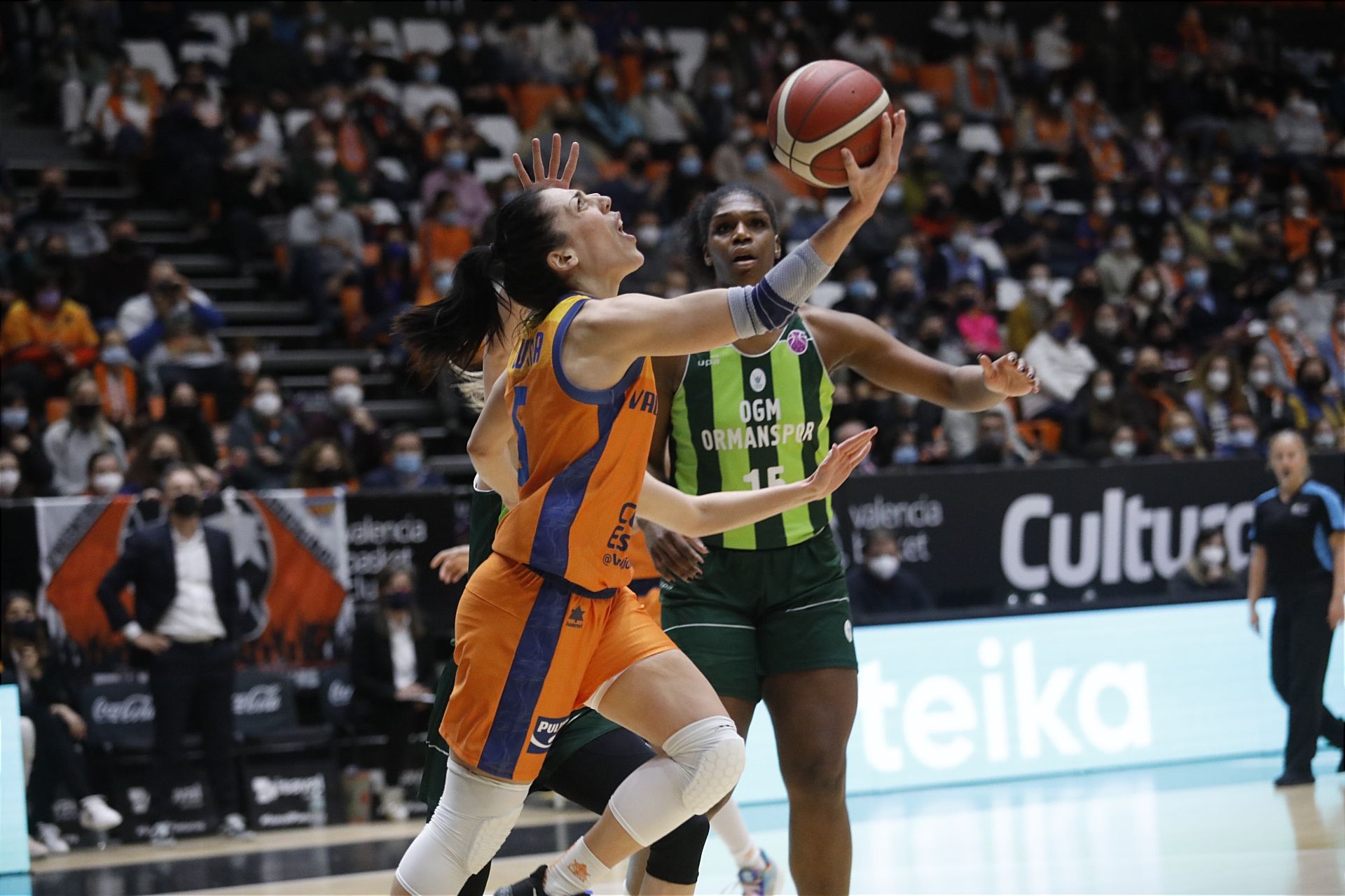 El Valencia Basket elimina al Ormanspor: Las mejores fotos