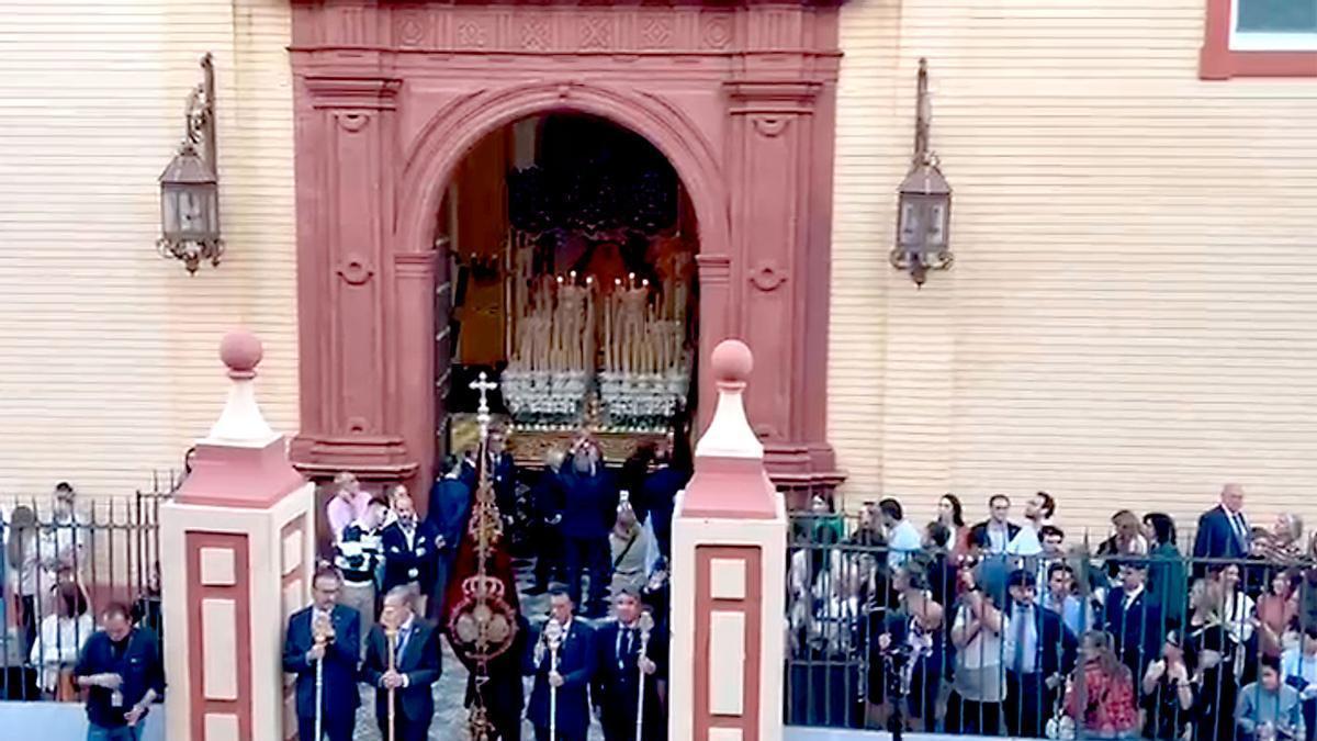 Vídeo | San Bernardo preparado para recibir a la Hermandad del Cerro. Una estampa única de este Martes Santo