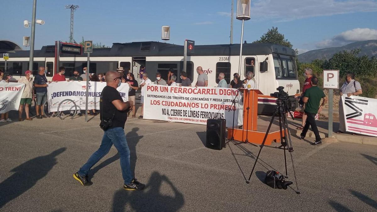 Concentración contra el cierre de los Cercanías en Librilla.