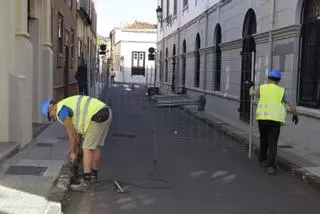 Comienza el reasfaltado de la calle Rodríguez Moure del casco histórico
