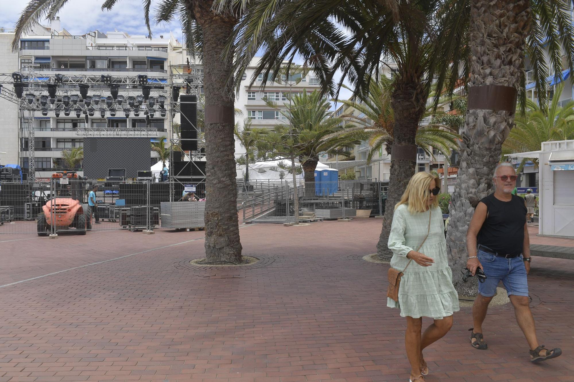 Preparativos para la Noche de San Juan en Las Canteras