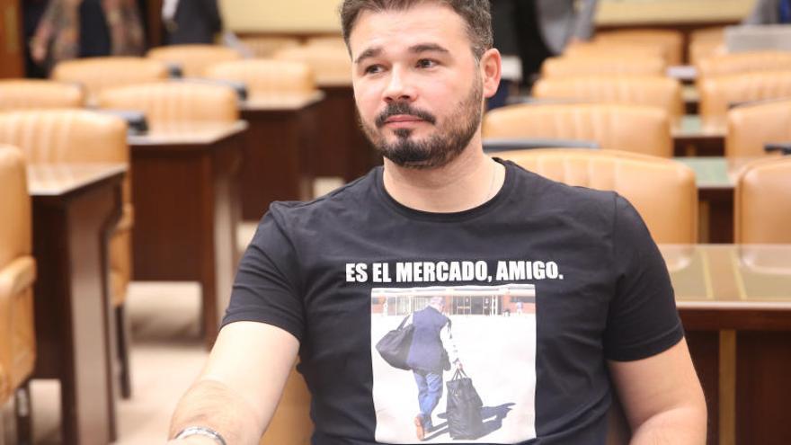 Xoc entre Villalobos i Rufián per una samarreta de Rato entrant a la presó