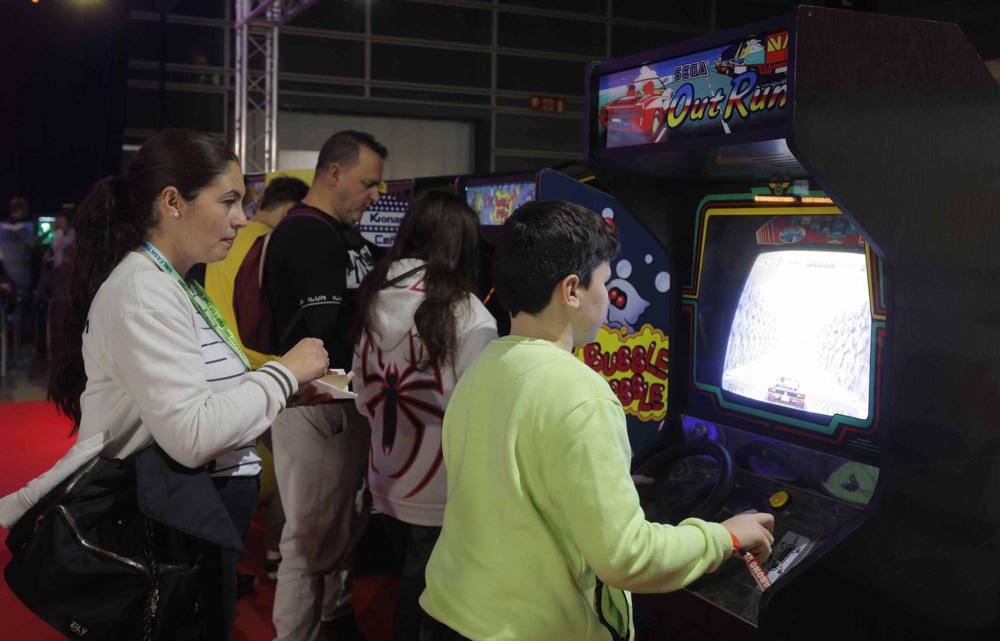 Los 'gamers' siguen jugando en la segunda jornada de la DreamHack Valencia 2023