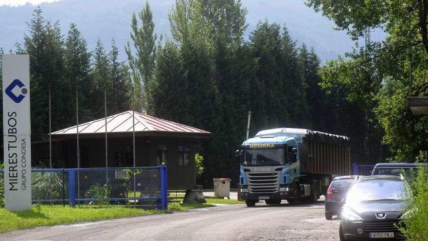 Los exempleados de Mieres Tubos piden que se cuente con ellos en su reapertura