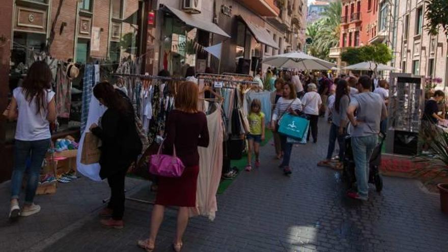 Compras al  aire libre que  atraen al centro