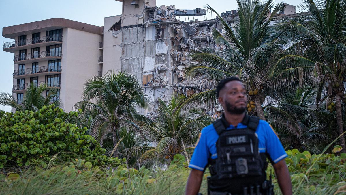 Se derrumba un edificio de apartamentos de 12 plantas en Miami Beach