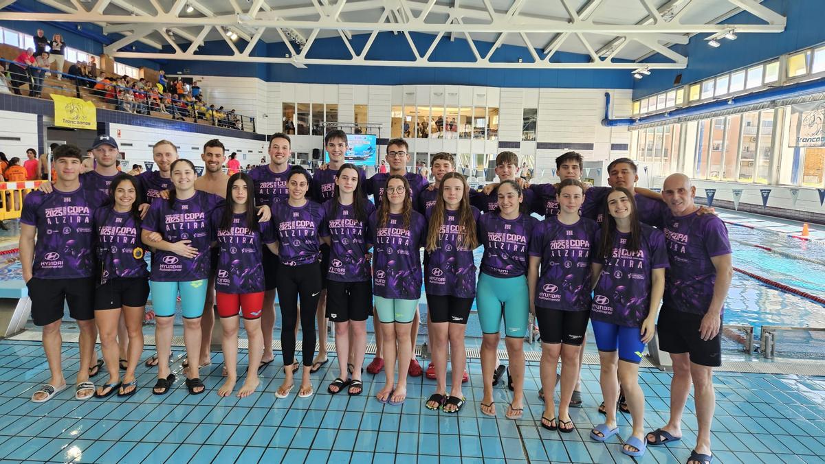 Nadadores y nadadoras del NiE Gandia que compitieron en la Copa Autonómica