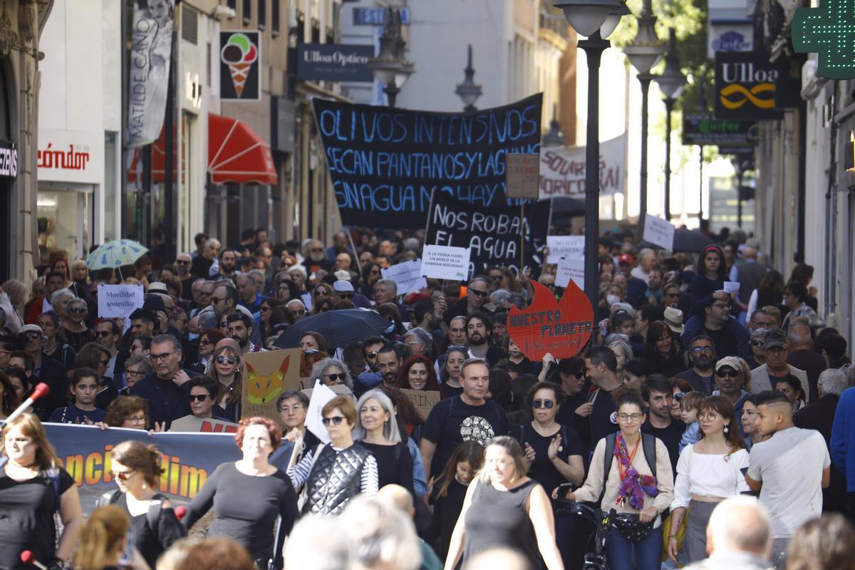 Milers de persones surten al carrer per clamar justícia climàtica a Espanya