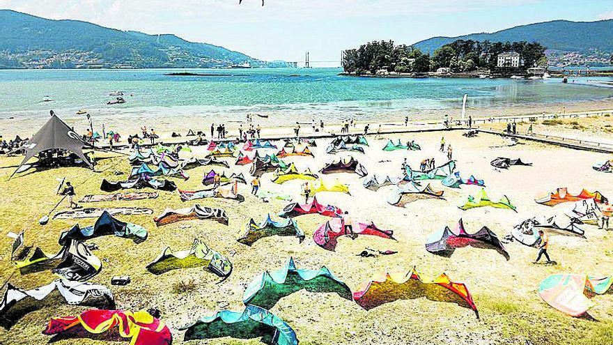 La playa de cesantes, durante la pasada KiteFest.  // M. Muiña/SailingShots
