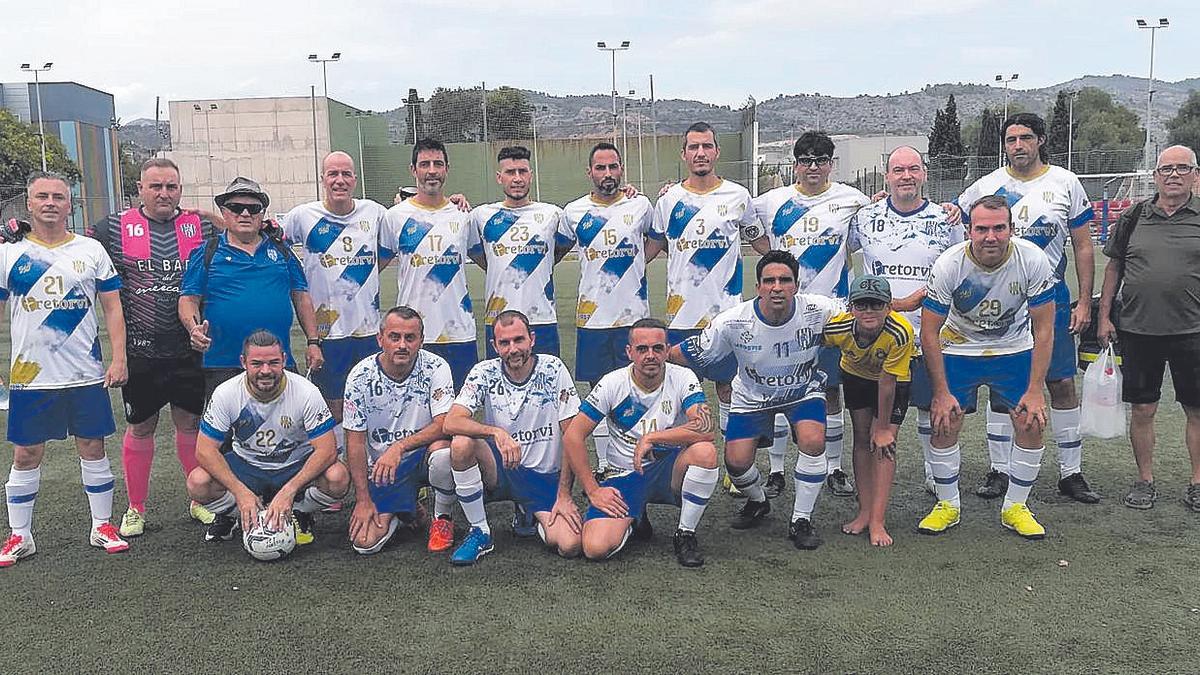 El CD San Lorenzo de Castellón milita en el grupo 3º y logró la pasada jornada su primer triunfo de la temporada. Su plantilla es esta, de pie: Adrián Nicolás, Rafa Pumareta, Juan Cantos, Tomás Luis, Miguel Ángel Herrero, Sebastián Baigorria, Javier Castell, Francisco Bulto, Miguel Ángel Cases, Agustín Hernández, Juanjo Breva y Domingo Muñoz. Agachados: Rubén Sola, Mihail Popescu, Guillermo del Río, Julio Baltanás, Martín La Roca y Alfonso del Río.
