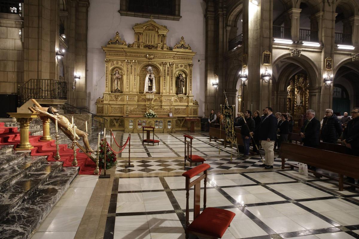 La Hermandad de la Vera Cruz recibe al Santo Cristo de la Misericordia como nuevo titular (en imágenes)