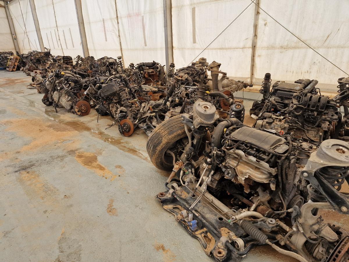 Motores de los coches siniestrados.