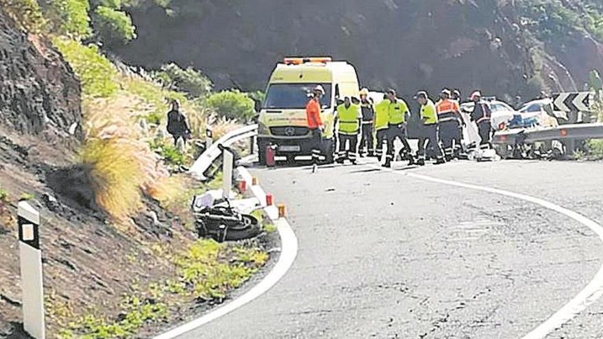 Un choque frontal entre dos motos deja tres muertos en Gran Canaria
