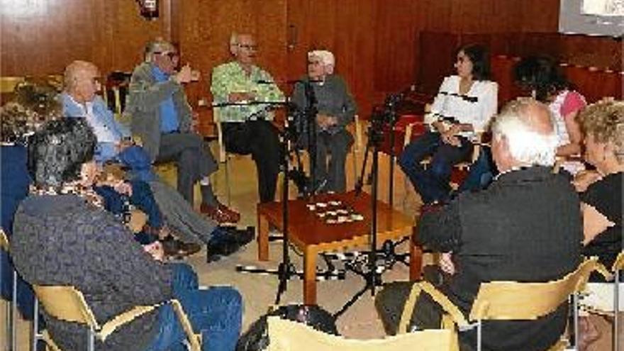 Una tertúlia de la Biblioteca de la Memòria recull testimonis de com es festejava abans a Igualada