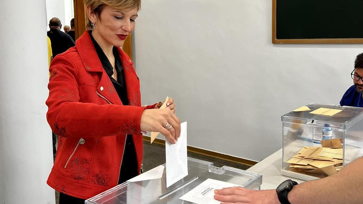 Marta Ortiz, al votar en la jornada electoral del domingo.