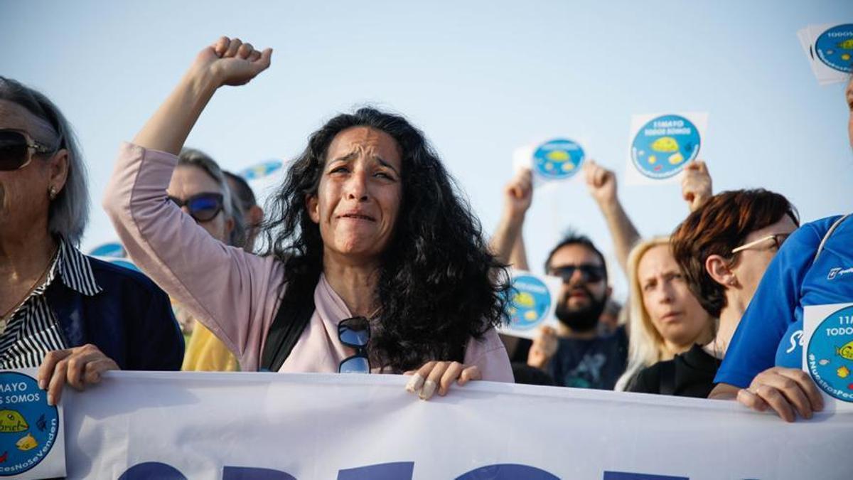 Unas 700 personas arropan a la madre del niño Gabriel, Patricia Ramírez, en una concentración contra un documental sobre su hijo, el pasado 11 de mayo en Almería.