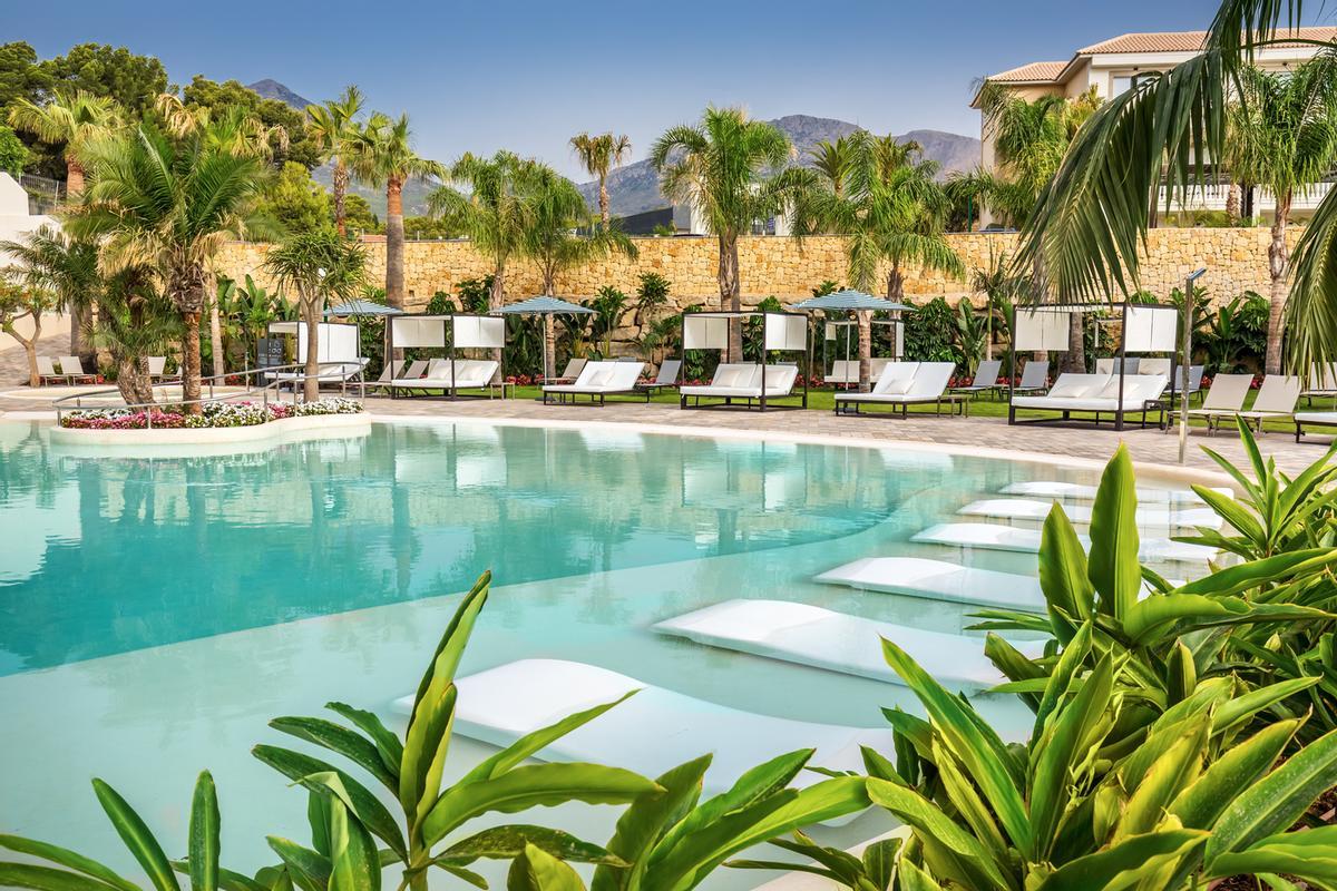 Barceló La Nucía Palms ofrece una atmósfera relajada rodeada de jardines de palmeras.