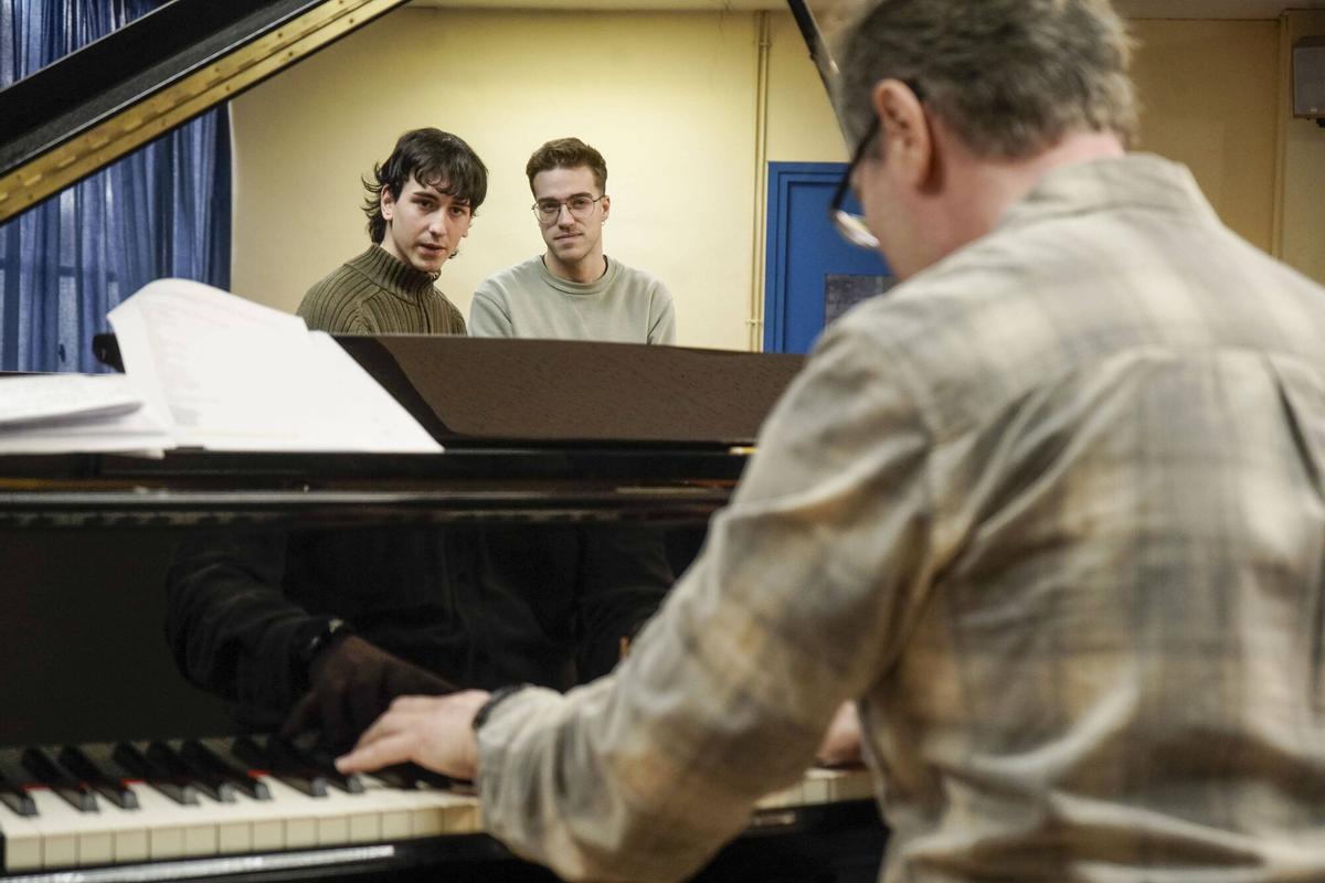 MANRESA . ESCOLA MUSICA ESCLAT . ASSAIG MUNTATGE TEATRAL QUE RECREA LA CONFERENCIA DE JAZZ QUE VA FER AMAT PINIELLA A MANRESA . FINA TAPIAS . DAVID MARTELL