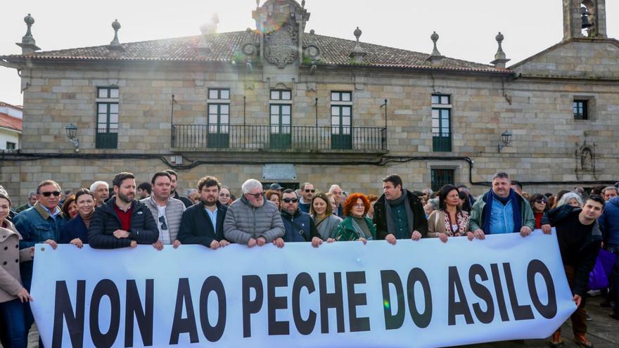 Samuel Lago, a la izquierda de la imagen, durante la concentración de protesta de enero pasado.