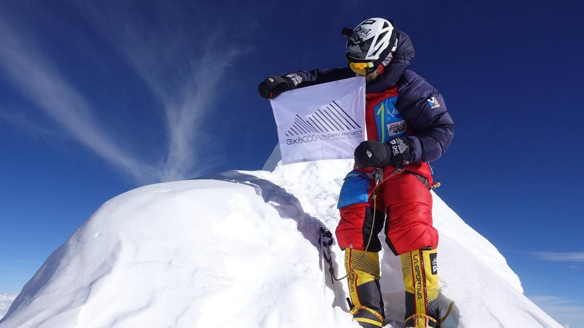 Sergi Mingote en la cima del Manaslu, en Nepal