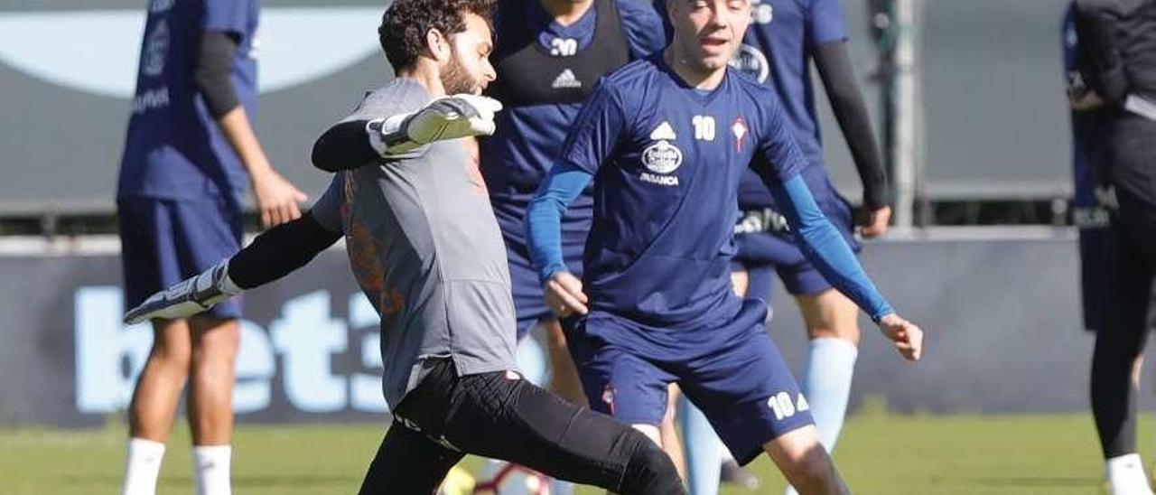 Sergio Álvarez e Iago Aspas estarán en Vilagarcía junto a las estrellas del equipo francés. // Alba Villar