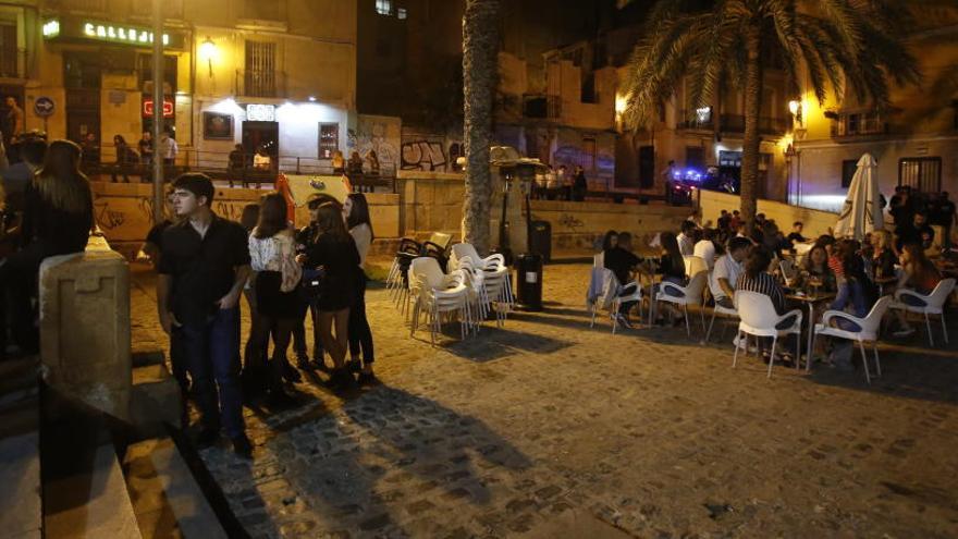 Comienza el operativo policial para erradicar el botellón en Alicante los fines de semana